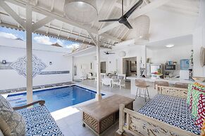 Peacock Bungalow by Pertama Stay