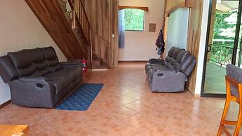 Spacious Monteverde Bird-watchers Home