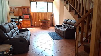 Spacious Monteverde Bird-watchers Home