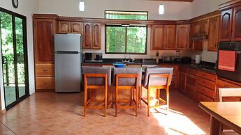 Spacious Monteverde Bird-watchers Home