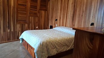 Spacious Monteverde Bird-watchers Home