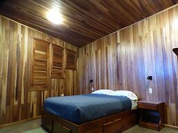 Spacious Monteverde Bird-watchers Home