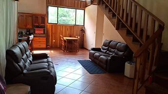 Spacious Monteverde Bird-watchers Home