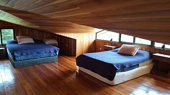 Spacious Monteverde Bird-watchers Home