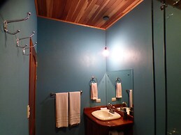 Spacious Monteverde Bird-watchers Home