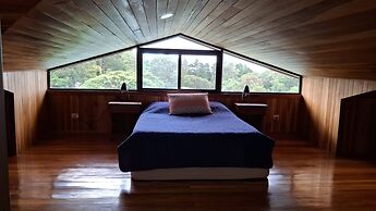 Spacious Monteverde Bird-watchers Home