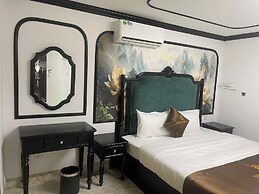 Doris Luxury Hotel