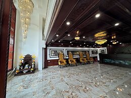 Doris Luxury Hotel