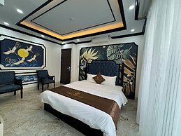 Doris Luxury Hotel
