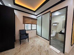 Doris Luxury Hotel