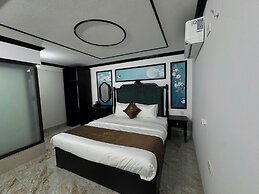 Doris Luxury Hotel