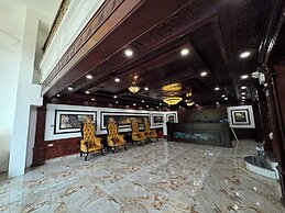 Doris Luxury Hotel