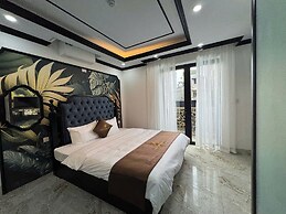 Doris Luxury Hotel