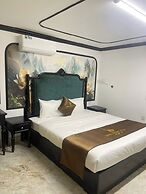 Doris Luxury Hotel