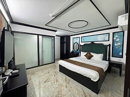 Doris Luxury Hotel