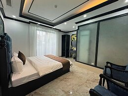 Doris Luxury Hotel