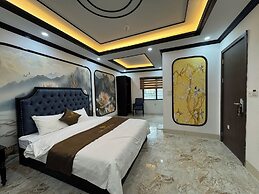 Doris Luxury Hotel