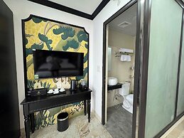Doris Luxury Hotel