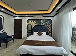 Doris Luxury Hotel