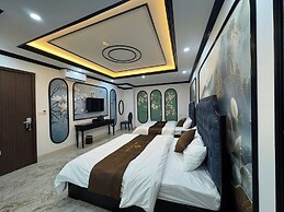 Doris Luxury Hotel