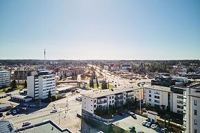 Bright 1BR Apt with Sauna & Balcony