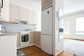 Bright 1BR Apt with Sauna & Balcony