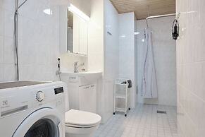 Bright 1BR Apt with Sauna & Balcony