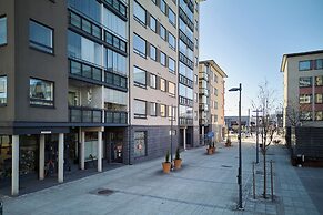 Bright 1BR Apt with Sauna & Balcony