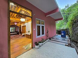 The Wooden Nook Chail