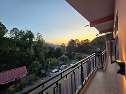 The Wooden Nook Chail