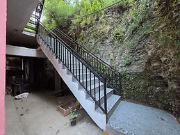The Wooden Nook Chail