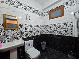 The Wooden Nook Chail
