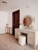 Bright Studio with Rooftop Pool & Gym