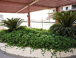 Bright Studio with Rooftop Pool & Gym