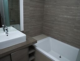 Bright Studio with Rooftop Pool & Gym