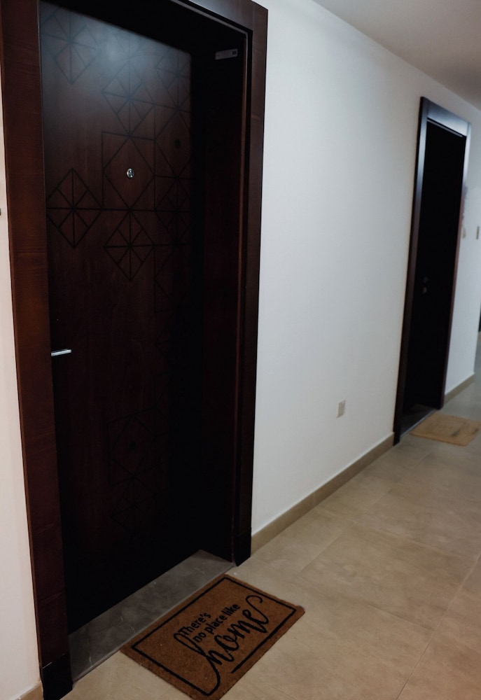 Bright Studio with Rooftop Pool & Gym