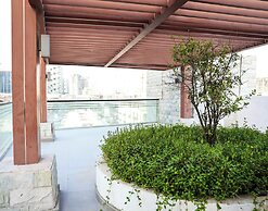 Bright Studio with Rooftop Pool & Gym