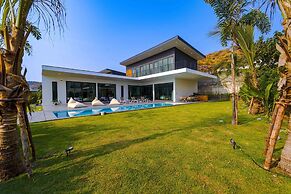 Luxury 5 Bedroom Pool Villa KH-C2