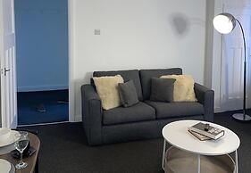 Apartment Sleeps 2 - Free Street Parking