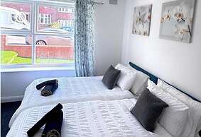 Apartment Sleeps 2 - Free Street Parking