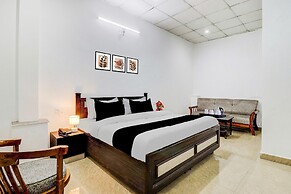 Deluxesuper Hotel O Dehradun