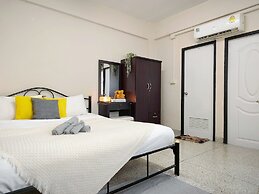 Xin Hotel at Udomsuk 29