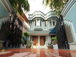 Seaview Apartments
