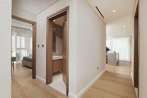 Elegant 2BR Apartment with Sea View