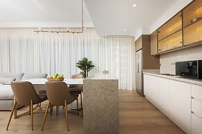Elegant 2BR Apartment with Sea View