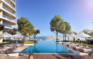 Elegant 2BR Apartment with Sea View