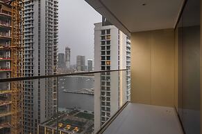 Elegant 2BR Apartment with Sea View