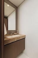 Elegant 2BR Apartment with Sea View