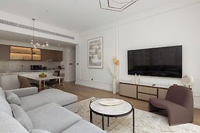 Elegant 2BR Apartment with Sea View