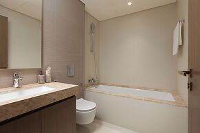 Elegant 2BR Apartment with Sea View